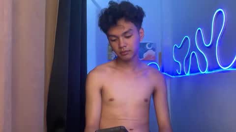 Snapshot of camwithethan chatting on October 1, 12:11 pm Ethan online show from October 1, 12:11 pm