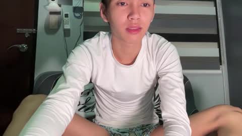 Snapshot of camwithethan chatting on October 23, 5:12 pm Ethan online show from October 23, 5:12 pm