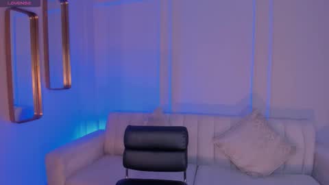 Snapshot of candaserussell chatting on March 27, 3:56 am Candanse R online show from March 27, 3:56 am