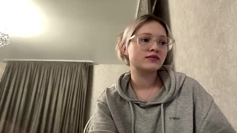 candelariahile online show from February 8, 2:09 pm