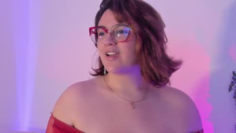 Snapshot of candelariia_ chatting on March 7, 4:44 pm candelariia_ online show from March 7, 4:44 pm