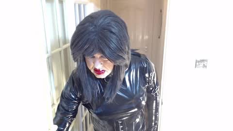 candi smokes online show from March 31, 1:00 pm