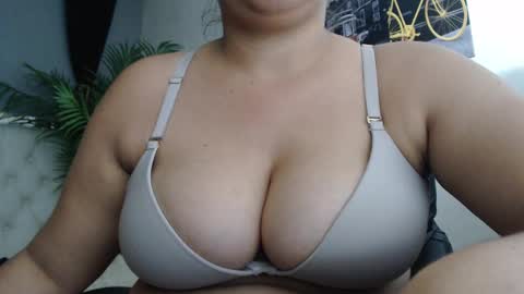 Snapshot of candiapole chatting on September 19, 1:01 pm Candy online show from September 19, 1:01 pm