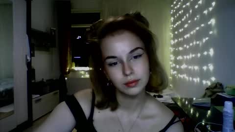 candice_wow_ online show from February 9, 6:23 pm