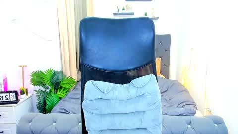 candiceferragamo online show from July 28, 3:21 pm