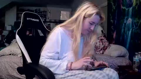 Candi online show from May 6, 10:37 pm