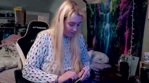 Candi online show from May 8, 12:38 am