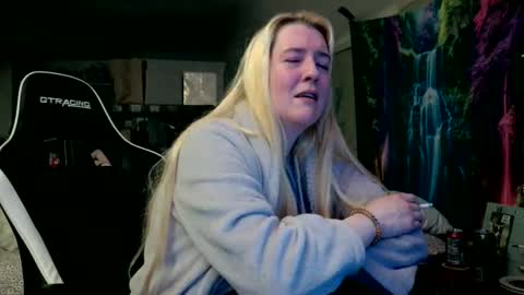 Candi online show from May 9, 2:06 am