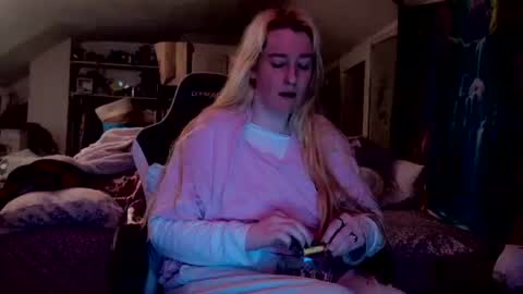 Candi online show from May 11, 12:49 am