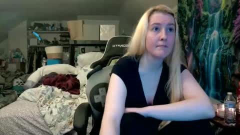 Candi online show from May 12, 12:13 pm