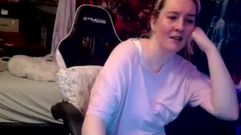 Candi online show from June 17, 1:08 am