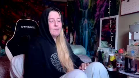 Candi online show from July 28, 4:39 pm