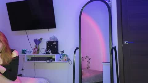 candy_flosse online show from October 14, 8:15 am