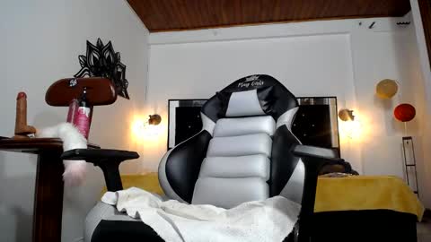 Snapshot of candy_hairy chatting on January 16, 8:00 am candy online show from January 16, 8:00 am