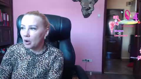 Snapshot of candy_hellenx chatting on May 2, 8:30 am candy_hellenx online show from May 2, 8:30 am