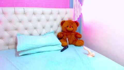 Snapshot of candy_hot88 chatting on December 10, 6:49 pm sofia perez online show from December 10, 6:49 pm