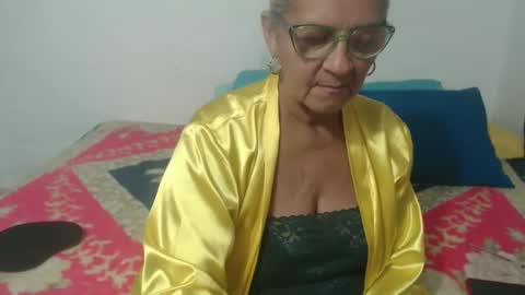 Snapshot of candy_mature_ chatting on December 19, 1:18 am candy online show from December 19, 1:18 am