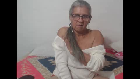 Snapshot of candy_mature_ chatting on December 22, 11:31 pm candy online show from December 22, 11:31 pm