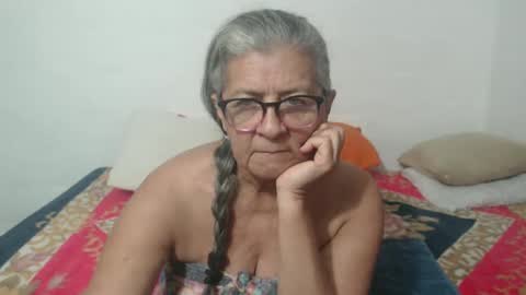 Snapshot of candy_mature_ chatting on December 25, 11:31 pm candy online show from December 25, 11:31 pm