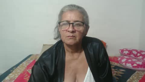 Snapshot of candy_mature_ chatting on December 27, 2:47 am candy online show from December 27, 2:47 am