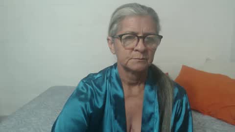 Snapshot of candy_mature_ chatting on January 14, 10:06 am candy online show from January 14, 10:06 am