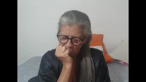 Snapshot of candy_mature_ chatting on January 16, 9:27 am candy online show from January 16, 9:27 am