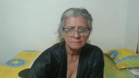 Snapshot of candy_mature_ chatting on January 18, 1:52 am candy online show from January 18, 1:52 am