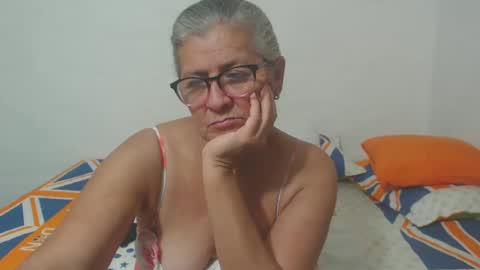 Snapshot of candy_mature_ chatting on February 18, 12:37 am candy online show from February 18, 12:37 am