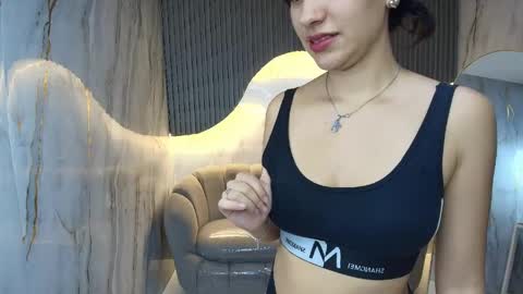 Snapshot of candy_sky_r chatting on April 19, 3:06 am Candy online show from April 19, 3:06 am