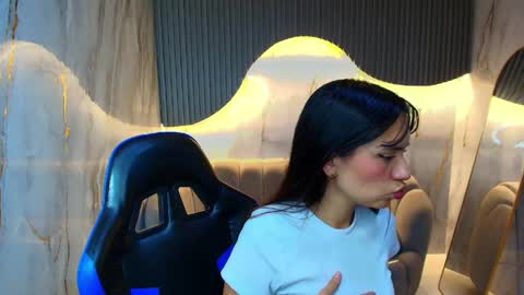 Snapshot of candy_sky_r chatting on April 22, 3:09 am Candy online show from April 22, 3:09 am