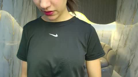 Snapshot of candy_sky_r chatting on May 12, 3:25 am Candy online show from May 12, 3:25 am