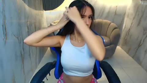 Snapshot of candy_sky_r chatting on May 15, 3:24 am Candy online show from May 15, 3:24 am