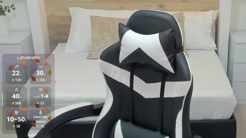 Snapshot of candy_summer28_ chatting on October 20, 7:14 pm CANDY online show from October 20, 7:14 pm