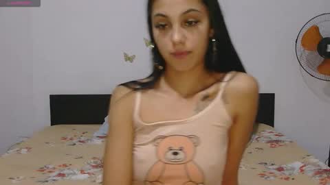 Snapshot of candy_sweet28 chatting on November 29, 8:01 pm candy_sweet28 online show from November 29, 8:01 pm