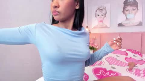 Snapshot of candy_temptation18 chatting on February 19, 6:26 pm sofia online show from February 19, 6:26 pm