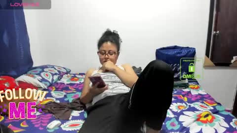 candy_val online show from April 22, 6:16 am