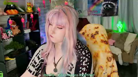 Snapshot of candy_yeahh chatting on July 8, 1:10 am Mary online show from July 8, 1:10 am