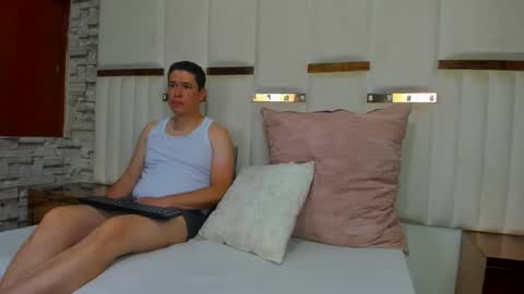 candyandsteven online show from October 19, 2:34 am