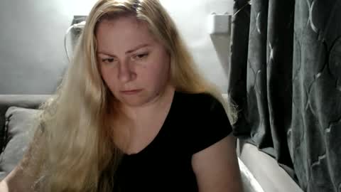 Laura online show from January 9, 3:01 pm