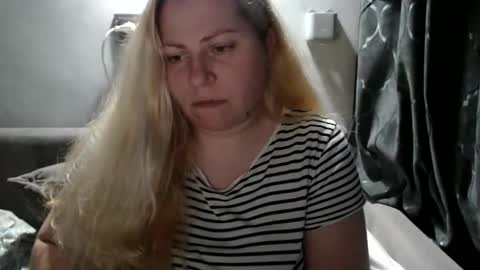 Laura online show from January 14, 8:04 pm