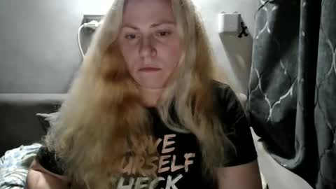 Laura online show from January 19, 1:21 am