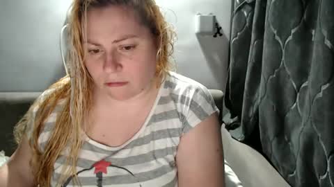 Laura online show from February 1, 8:47 pm
