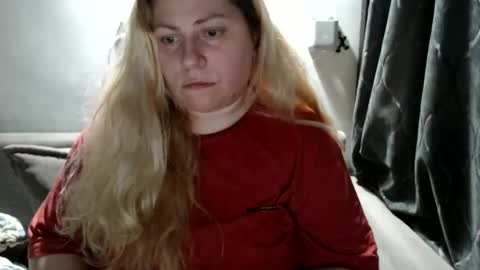 Laura online show from February 25, 6:42 pm