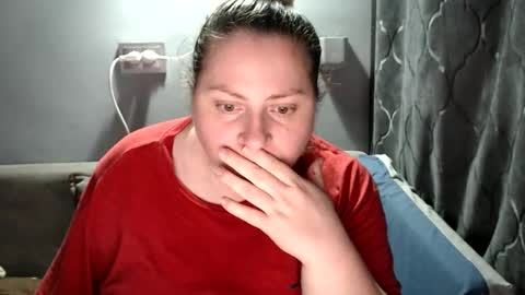 Laura online show from October 23, 7:23 pm