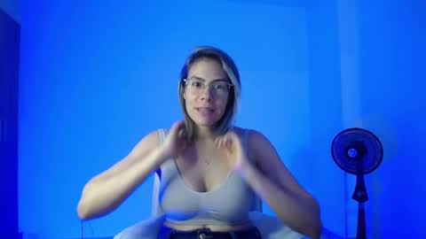 Candy Dowson online show from December 2, 1:14 am
