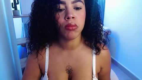 Snapshot of candyhot_tk chatting on March 4, 3:12 am candy online show from March 4, 3:12 am