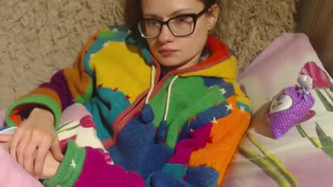 Snapshot of candylady13 chatting on December 6, 10:30 pm say meow and send tips online show from December 6, 10:30 pm