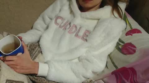 Snapshot of candylady13 chatting on December 14, 10:50 pm say meow and send tips online show from December 14, 10:50 pm