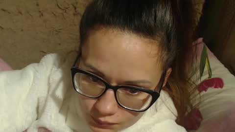 Snapshot of candylady13 chatting on December 17, 10:32 pm say meow and send tips online show from December 17, 10:32 pm