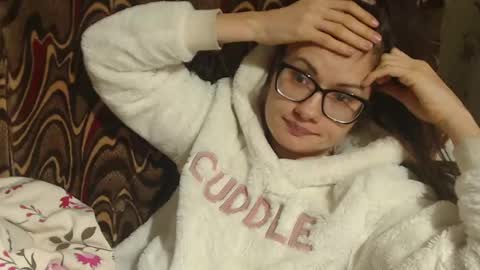 Snapshot of candylady13 chatting on March 2, 5:25 pm say meow and send tips online show from March 2, 5:25 pm